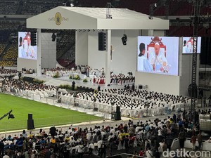 Khotbah Lengkap Paus Fransiskus Saat Pimpin Misa Akbar di Stadion GBK