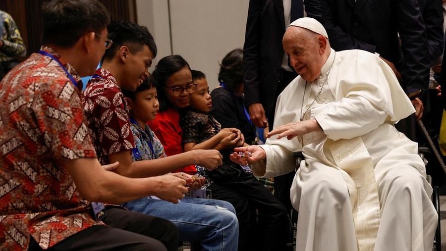 Pope Francis interacts with people on the day he attends a meeting with beneficiaries from charitable organizations, during his apostolic visit to Asia, at Indonesian Bishops' Conference headquarters in Jakarta, Indonesia, September 5, 2024. REUTERS/Willy Kurniawan/Pool
