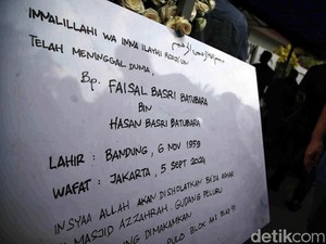 Jenazah Faisal Basri Disalatkan di Masjid Az Zahra