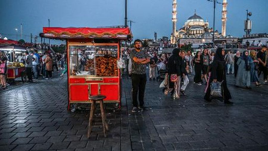 A street vendor sells traditional Turkish bckery 