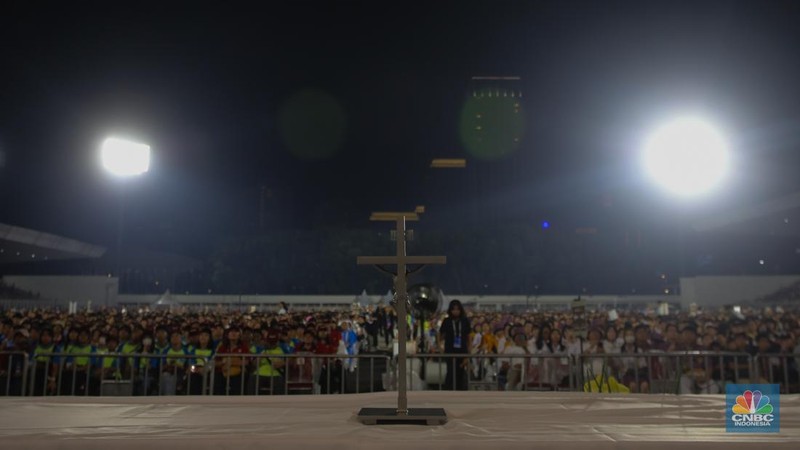 Umat Katolik mengikuti Misa Akbar di Stadion Madya, GBK, Senayan, Jakarta, Kamis (5/9/2024). (CNBC Indonesia/Faisal Rahman)