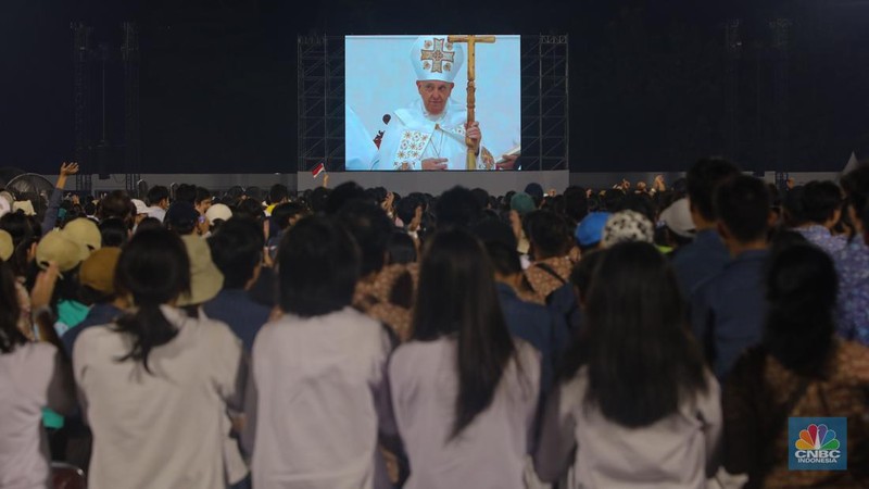 Umat Katolik mengikuti Misa Akbar di Stadion Madya, GBK, Senayan, Jakarta, Kamis (5/9/2024). (CNBC Indonesia/Faisal Rahman)