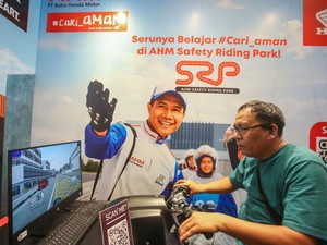 Latihan Safety Riding Pakai Simulator di Hub Space, Ada Hadiah Helm Gratis