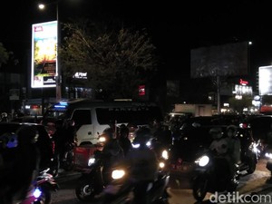 Jalan Urip-Perintis Makassar Macet Parah Malam Ini, Kendaraan Mengular 3 Km