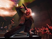 Perkenalkan! Ini Dia Potret Vokalis Baru Linkin Park, Emily Armstrong