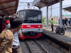 Video Sederet Fakta Wanita Loncat dari Peron Lalu Tertabrak KRL di Depok