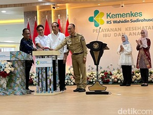 Jokowi Resmikan Gedung Kesehatan Ibu-Anak RSUP Wahidin Sudirohusodo Makassar