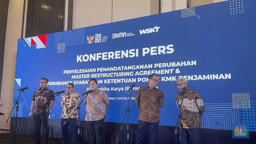 PT Waskita Karya (Persero) Tbk. (WSKT) telah merampungkan restrukturisasi pinjaman atau utang kepada 21 bank senilai Rp 26,3 triliun dengan tenor selama 10 tahun. (CNBC/Romys Binekasri)
