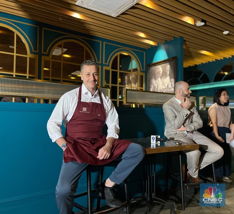 Roberto Fiorini, juru masak untuk Paus Fransiskus saat berkunjung ke Indonesia. Roberto Fiorini, juru masak untuk Paus Fransiskus saat berkunjung ke Indonesia. (CNBC Indonesia/Muhammad Fakhriansyah)