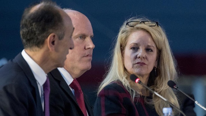 From left, Sierra Nevada Corporation CEO Fatih Ozman, Blue Origin CEO Bob Smith and SpaceX President and CEO Gwynne Shotwell appear as panelists at the first meeting of the National Space Council at the Steven F. Udvar-Hazy Center, Thursday, Oct. 5, 2017 in Chantilly, Va. (AP Photo/Andrew Harnik)