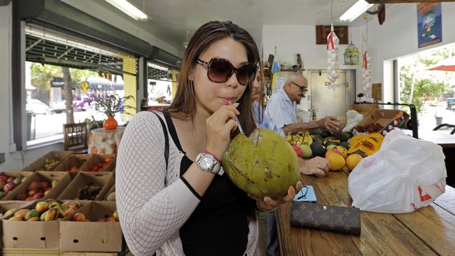 Tidak Banyak yang Tahu, Ini Waktu Terbaik untuk Meminum Air Kelapa