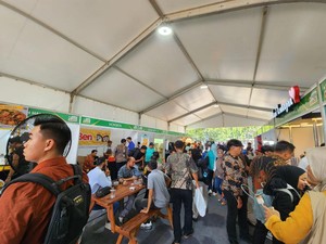 Puas Icip-icip Jajanan di Hub Space, Bayarnya Praktis Pakai QRIS Mandiri
