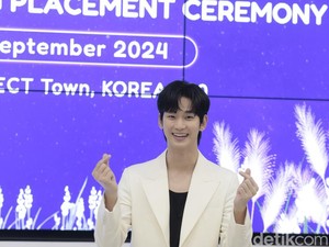 Surprise! Kim Soo Hyun Muncul di Mal Jaksel Jelang Fanmeeting