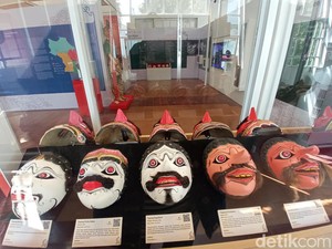 Menyelami Warisan Budaya Nusantara di Museum Topeng Cirebon