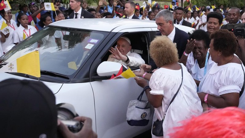 Pope Francis rides in a car after landing at Port Moresby Jackson International Airport, in Port Moresby, Papua New Guinea, September 6, 2024. REUTERS/Guglielmo Mangiapane