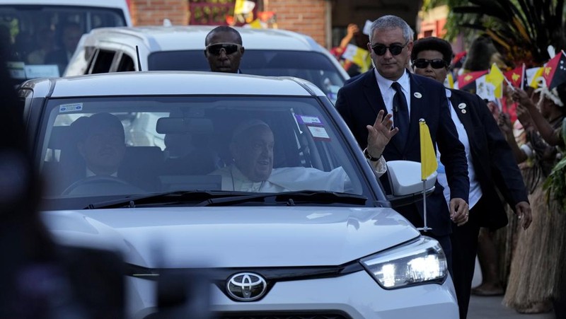 Pope Francis rides in a car after landing at Port Moresby Jackson International Airport, in Port Moresby, Papua New Guinea, September 6, 2024. REUTERS/Guglielmo Mangiapane