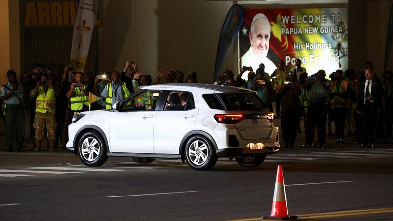 Pope Francis rides in a car after landing at Port Moresby Jackson International Airport, in Port Moresby, Papua New Guinea, September 6, 2024. REUTERS/Guglielmo Mangiapane