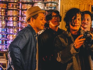 Late Bloomers Jadi Cita-cita yang Tertunda The Hours of Silence