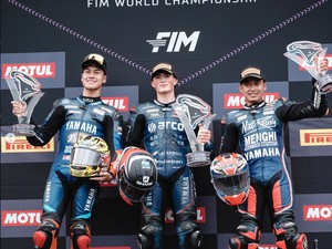 Sejarah! Dua Pebalap Indonesia Naik Podium World SuperSport 300 Perancis