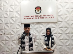 Cabup Indie Aap Aptadi Daftar di KPU Pandeglang, Ratu Anita jadi Cawabup