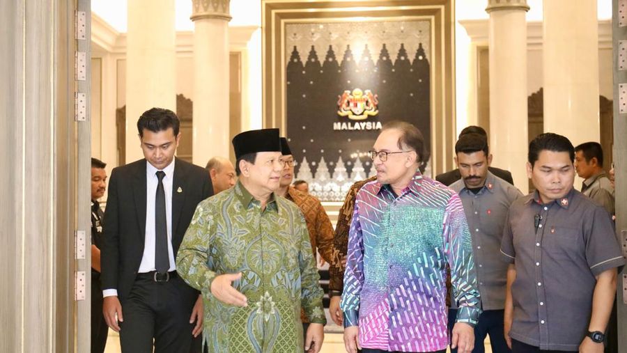 Menteri Pertahanan RI sekaligus presiden terpilih 2024-2029 Prabowo Subianto menemui Perdana Menteri Malaysia Dato’ Seri Anwar Ibrahim, di Malaysia, Sabtu (7/9/2024). (Dok. Istimewa)