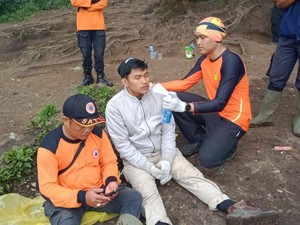 Pendaki Gunung Kerinci Alami Hipotermia, Tim SAR Langsung Evakuasi