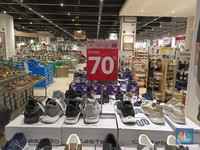 Serbuuu! Sepatu di Transmart Full Day Sale Diskon 70%