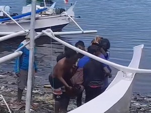 Perahu Angkut Rombongan Pengantin di Polman Terbalik, 17 Orang Dievakuasi
