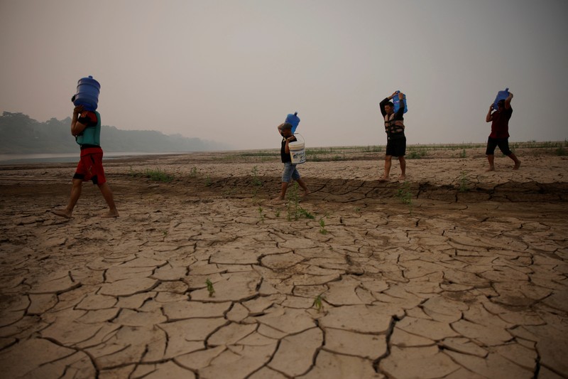 Debit air pada sungai yang mengalir pada hutan hujan tropis Amazon mengalami penyusutan. (REUTERS/Bruno Kelly) Debit air pada sungai yang mengalir pada hutan hujan tropis Amazon mengalami penyusutan. (REUTERS/Bruno Kelly)