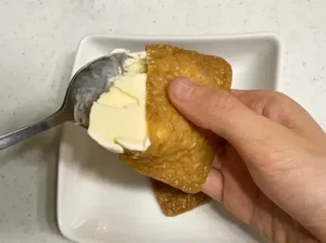 Unik Rasanya! Perpaduan Kulit Tahu Diisi Es Krim Vanila