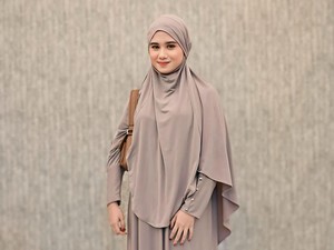 Gaya Tissa Biani Tampil Syari Pakai Khimar Saat Datang ke Kajian