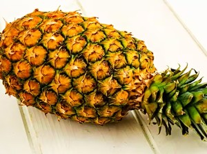 Benarkah Kulit Nanas Tak Mempan Dibakar? Ini Alasan Ilmiahnya