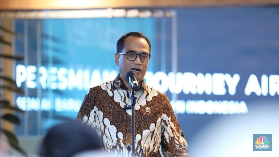 Menteri Perhubungan Budi Karya Sumadi di kantor InJourney, Gedung Sarinah Lantai 14, Jakarta, Senin (9/9/2024). (CNBC Indonesia/Tri Susilo)