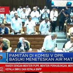 Video: Menteri PUPR Teteskan Air Mata saat Pamitan ke Komisi V DPR