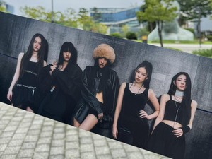 Jejak Nyata Teddy Park di Lagu Debut MEOVV MEOW
