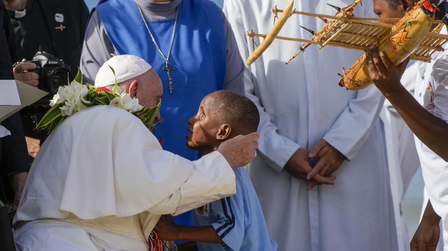 Paus Fransiskus di Papua Nugini. (AP Photo/Gregorio Borgia)
