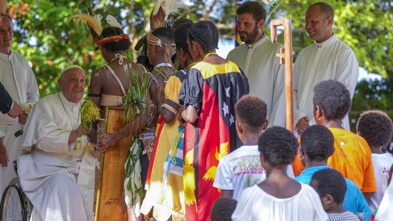 Paus Fransiskus di Papua Nugini. (AP Photo/Gregorio Borgia)
