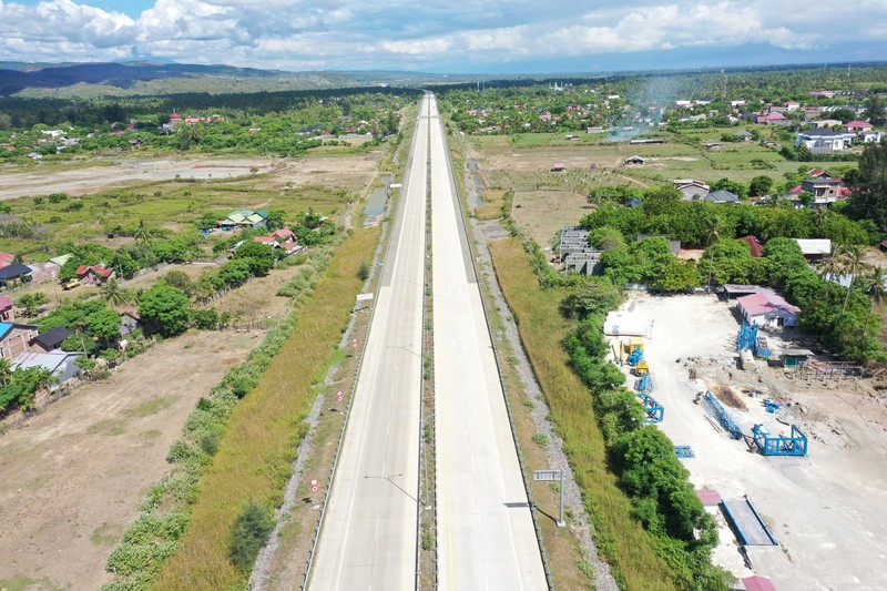 Presiden Joko Widodo (Jokowi) meresmikan empat ruas jalan tol Ruas Sigli-Banda Aceh Seksi 2 (Seulimeum – Jantho), Seksi 3 (Jantho – Indrapuri), Seksi 5 (Blang Bintang – Kuto Baro), dan Seksi 6 (Kuto Baro – Baitussalam), di Gerbang Tol Baitussalam, Provinsi Aceh, Senin (09/09/2024). (Dok.Hutama Karya) Presiden Joko Widodo (Jokowi) meresmikan empat ruas jalan tol Ruas Sigli-Banda Aceh Seksi 2 (Seulimeum – Jantho), Seksi 3 (Jantho – Indrapuri), Seksi 5 (Blang Bintang – Kuto Baro), dan Seksi 6 (Kuto Baro – Baitussalam), di Gerbang Tol Baitussalam, Provinsi Aceh, Senin (09/09/2024). (Dok.Hutama Karya)