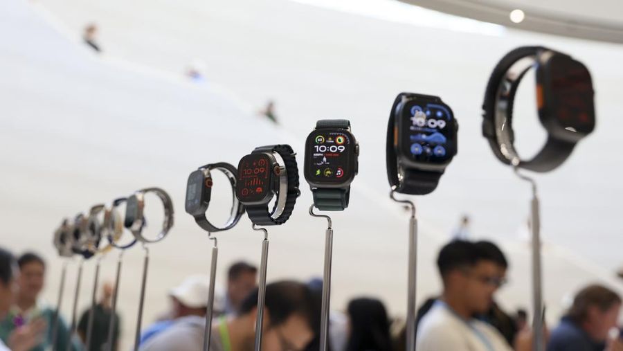 Apple Watch ditampilkan selama pengumuman produk baru di kantor pusat Apple pada hari Senin, 9 September 2024, di Cupertino, California. (AP Photo/Juliana Yamada)