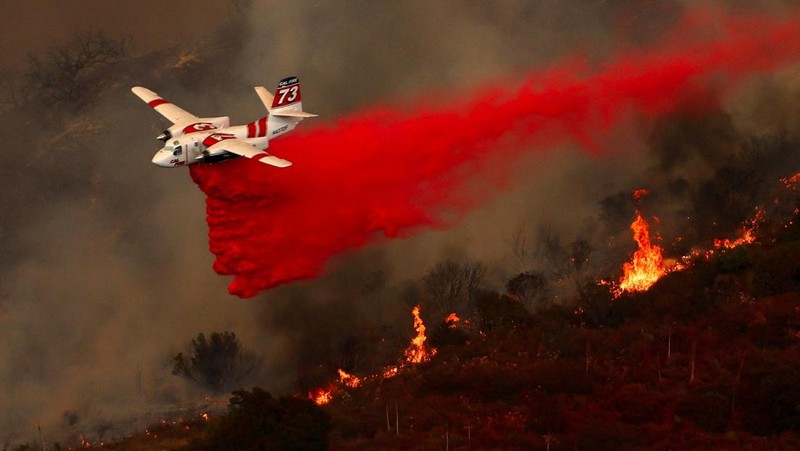 ebaran yang melanda perbukitan Trabuco di Orange County, California, Amerika Serikat (AS), Senin (9/9/2024). (REUTERS/Mike Blake)