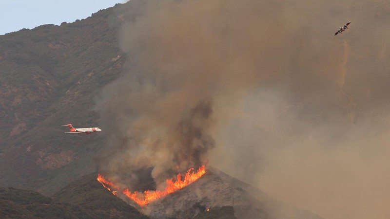 ebaran yang melanda perbukitan Trabuco di Orange County, California, Amerika Serikat (AS), Senin (9/9/2024). (REUTERS/Mike Blake)