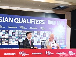 Australia Ditahan Indonesia, Graham Arnold Dibuat Frustrasi Maarten Paes