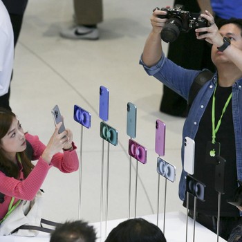 Cek Tampilan iPhone 16 dari Berbagai Sisi, Baru Rilis Semalam