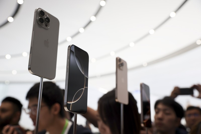 iPhone 16 baru dipamerkan selama pengumuman produk baru di kantor pusat Apple pada hari Senin, 9 September 2024, di Cupertino, California. (AP Photo/Juliana Yamada) iPhone 16 baru dipamerkan selama pengumuman produk baru di kantor pusat Apple pada hari Senin, 9 September 2024, di Cupertino, California. (AP Photo/Juliana Yamada)
