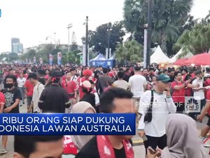 Video: Jelang Indonesia Vs Australia, GBK Dipadati Ribuan Suporter