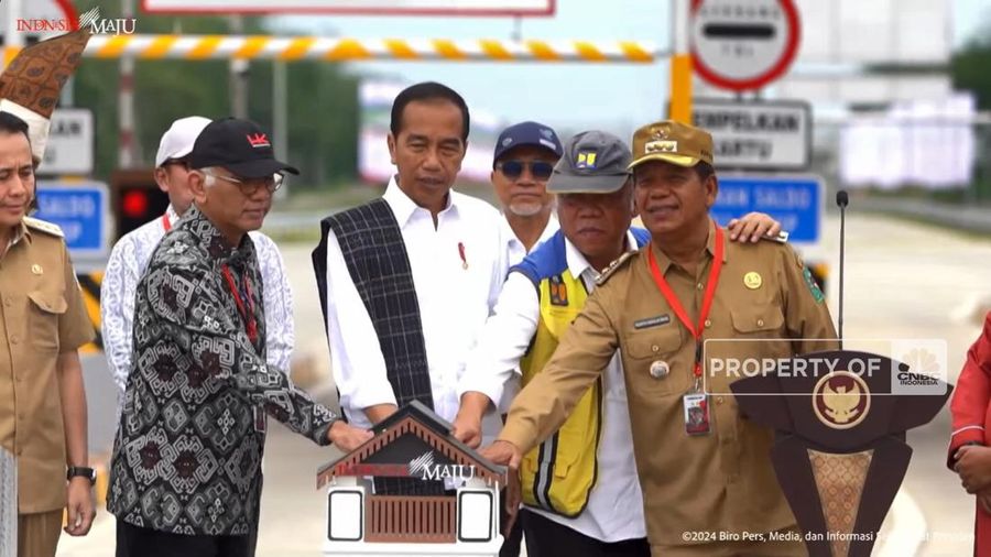 Presiden Joko Widodo (Jokowi) meresmikan beberapa ruas tol Binjai - Langsa dan tol Kuala Tanjung - Tebing Tinggi Parapat pada Selasa (10/9) siang.