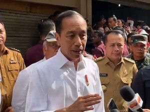 Kunjungi Pasar Delimas Deli Serdang, Jokowi: Saya Lihat Harga Baik
