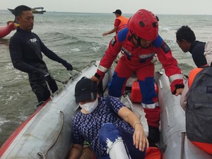 Kapal Dishub DKI yang Kandas Dekat Pulau Pari Terseret Arus-Terjebak Karang