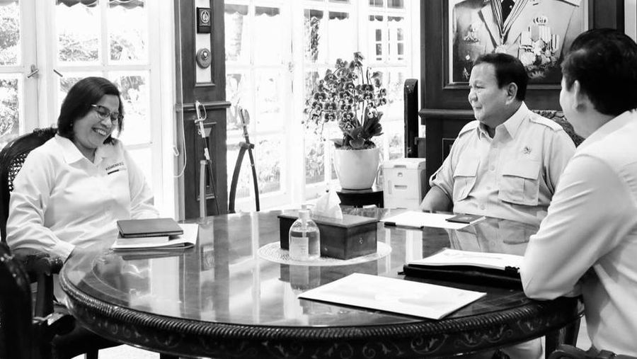 Menteri Keuangan, Sri Mulyani dan Wakil Menteri Keuangan, Thomas Djiwandono mengunjungi kediaman Prabowo Subianto untuk berdiskusi mendalam tentang ekonomi Indonesia ke depan. (Instagram @prabowo)
