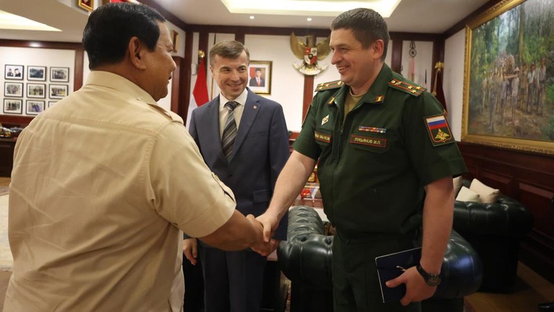 Menteri Pertahanan RI Prabowo Subianto menerima kunjungan kehormatan Duta Besar Federasi Rusia untuk Republik Indonesia, H.E. Mr. Sergei Gennadievich Tolchenov, di Kementerian Pertahanan, Jakarta, Senin (9/9/2024). (Dok. Kementerian Pertahanan)